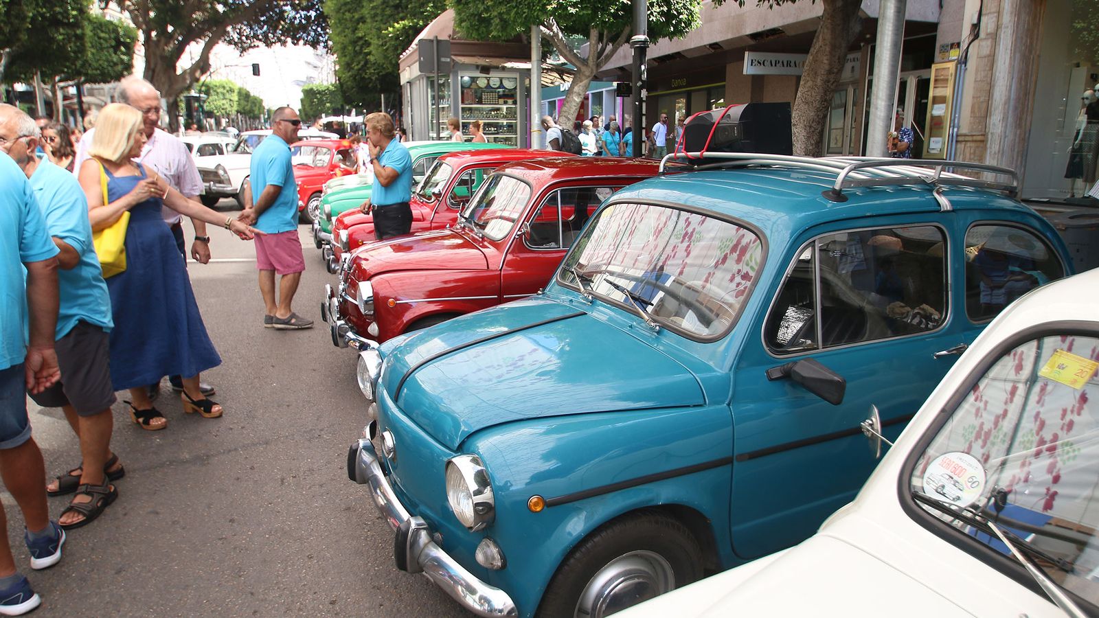 Alrededor de 25 modelos de Seat distintos aparcaron en el Paseo.