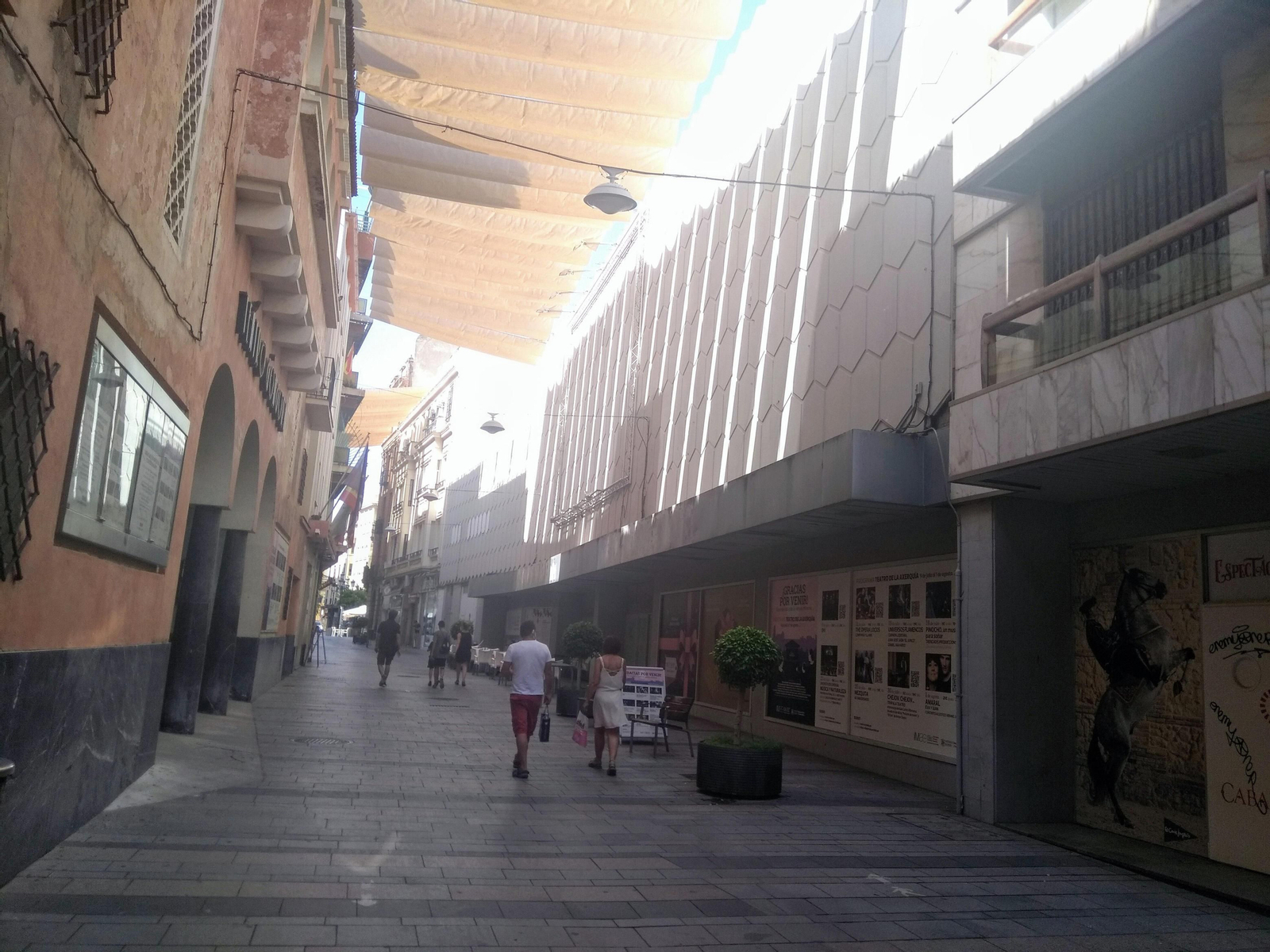 Edificio del antiguo Simago de la calle Jesús y María. Edificio del antiguo Simago de la calle Jesús y María.