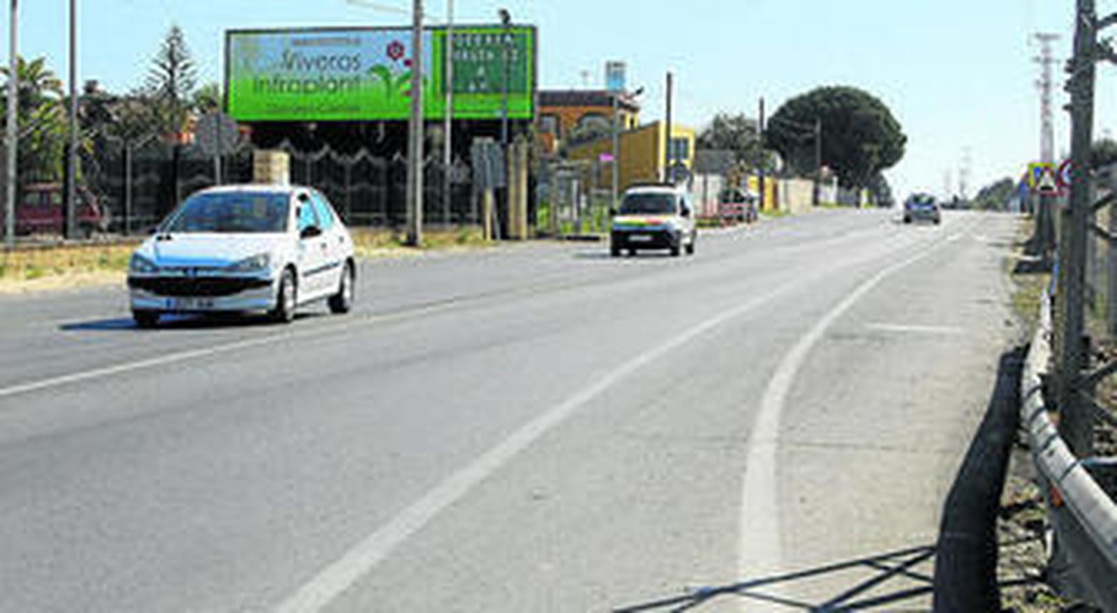 Carretera de Fuente Amarga, una de las principales vías de comunicación entre el centro y la playa.