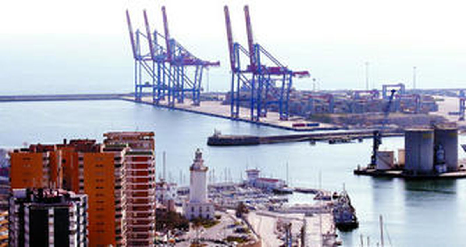 Zona de carga y descarga en el Puerto malagueño.
