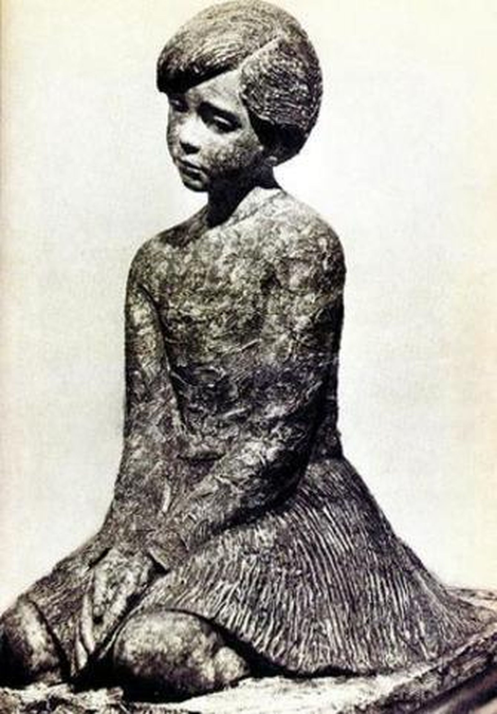 Imagen de la estatua de López Burgos 'Soledad'.