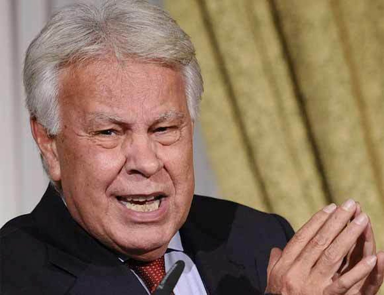 Margallo dice que Venezuela deberá valorar el efecto de impedir que entre González