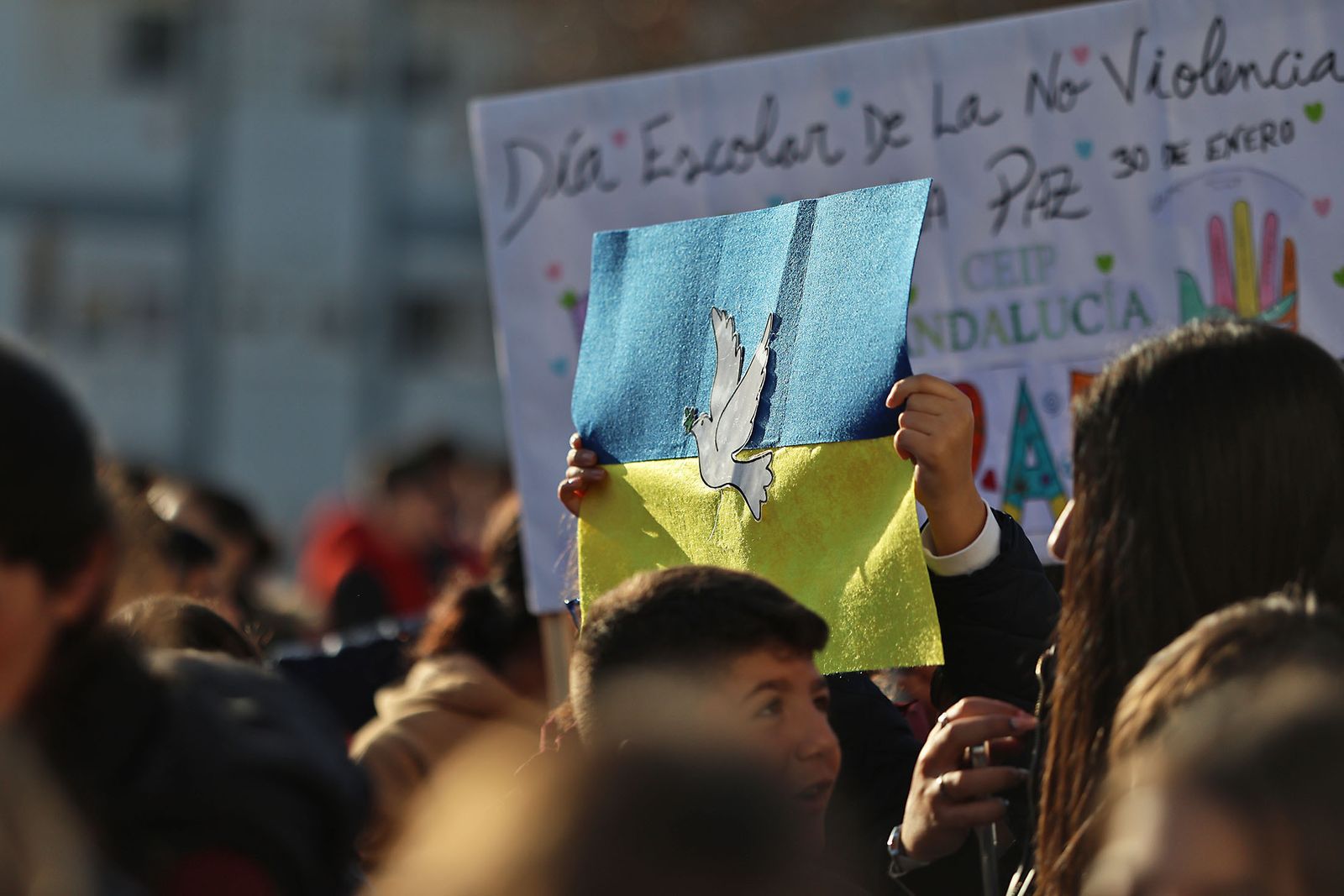 Imágenes del acto del Día a la No Violencia y la Paz del Colegio La Hispanidad