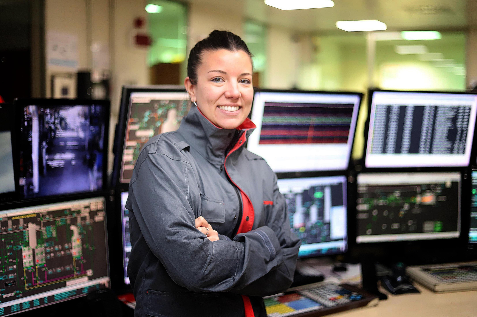 Cepsa fabrica combustible sostenible en el polo energético de La Rábida (Huelva) a partir de huesos de aceituna y otros residuos vegetales, en imágenes