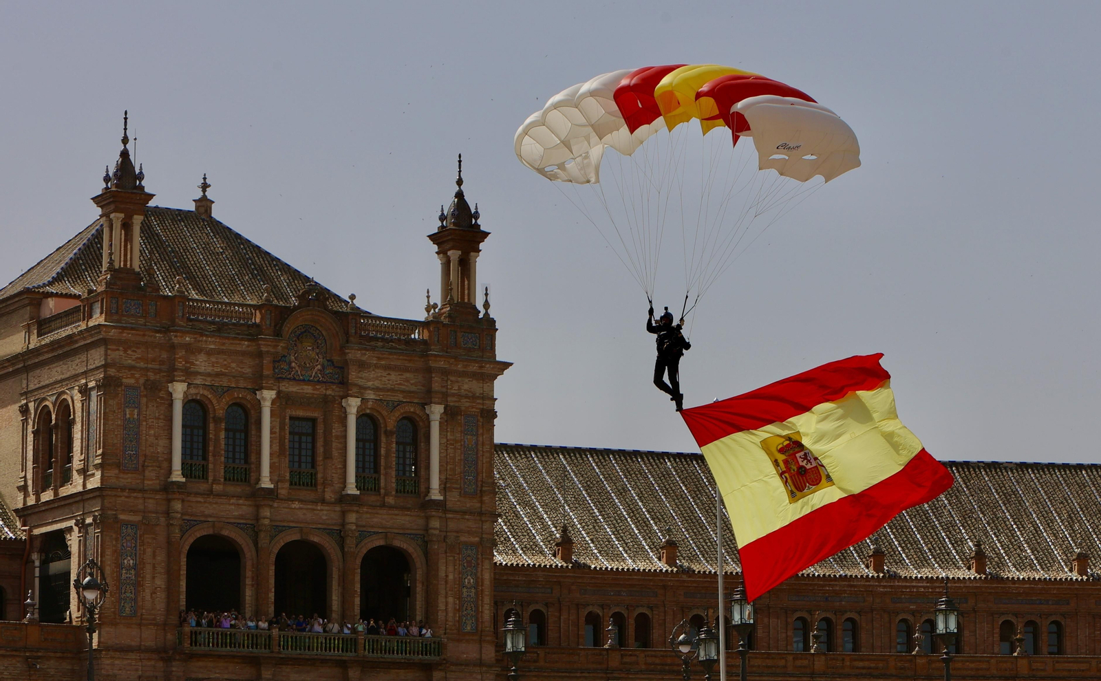 Jura de bandera de personal civil en Sevilla