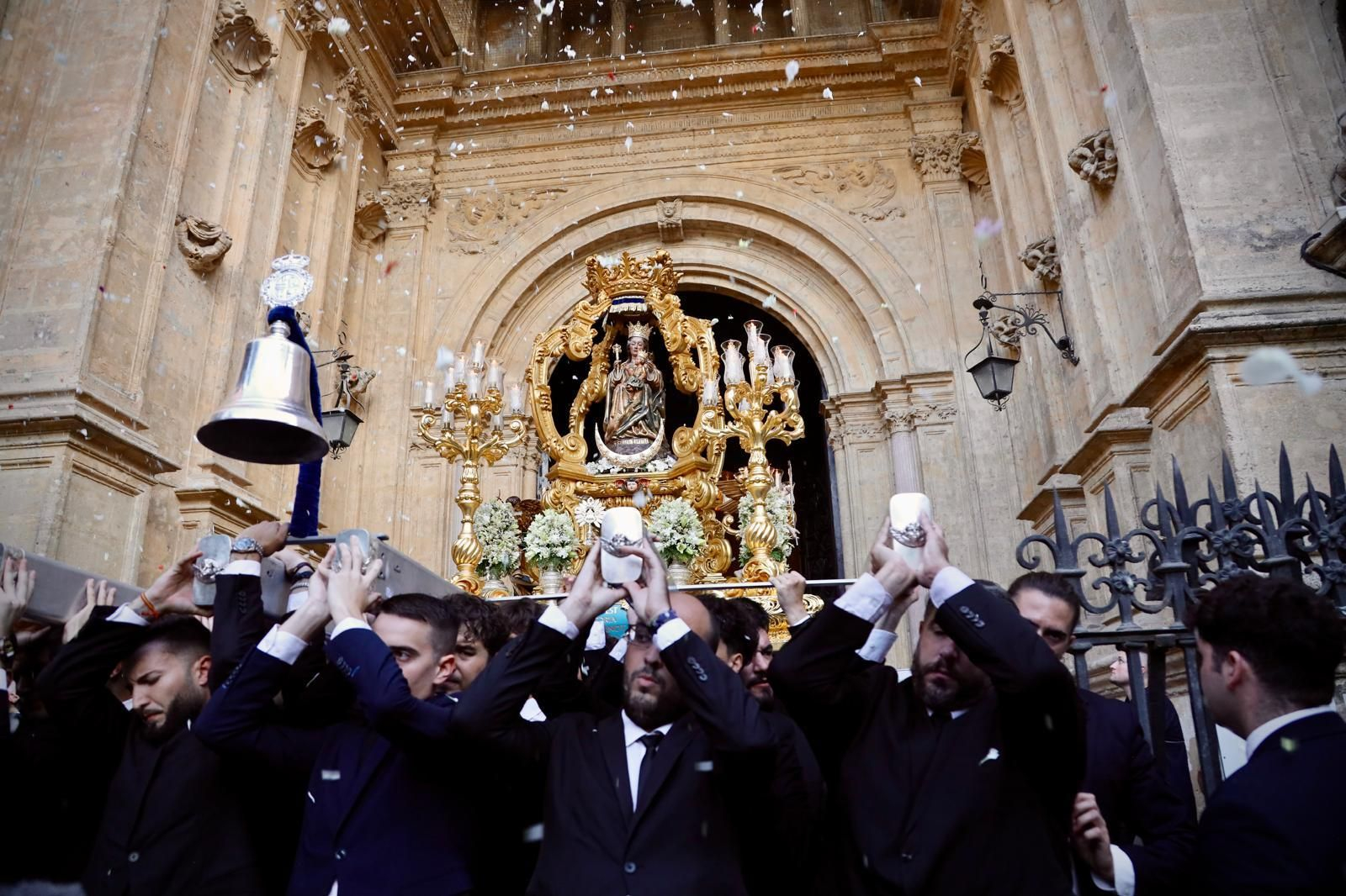 La procesión de la Virgen de la Victoria de Málaga, en imágenes