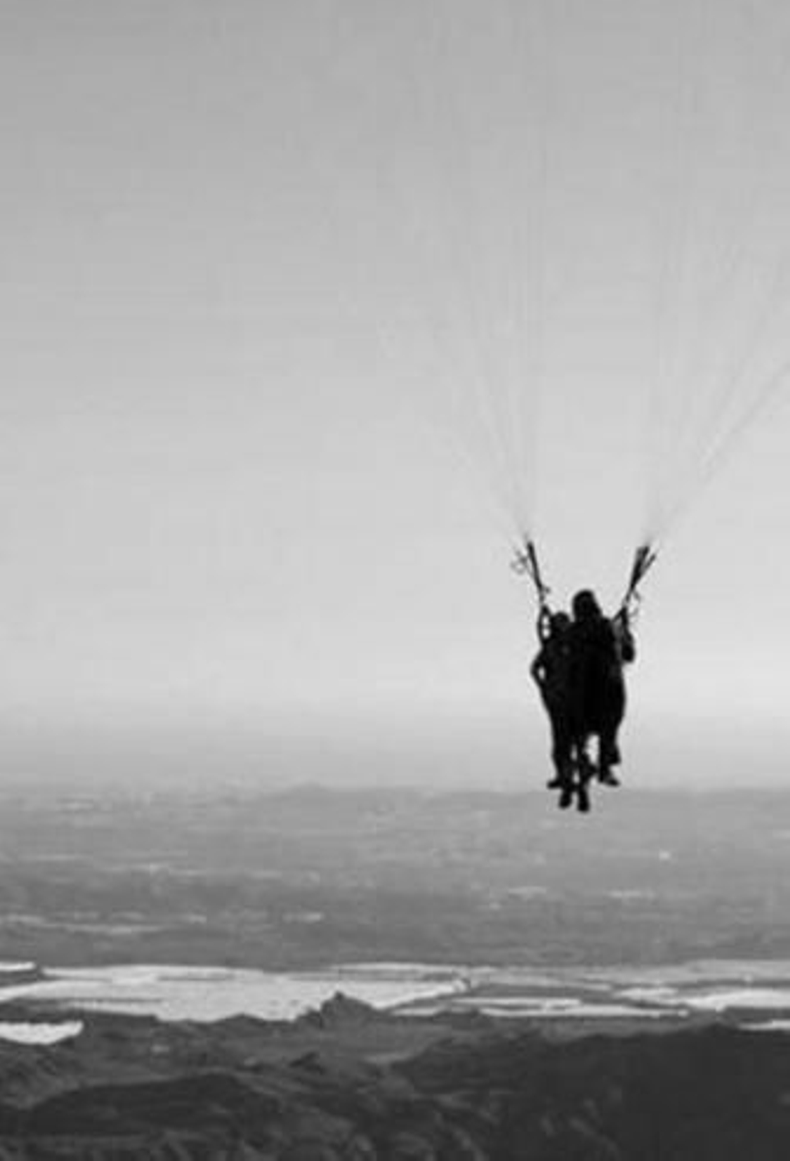 El parapente puede practicarse junto a otra persona.