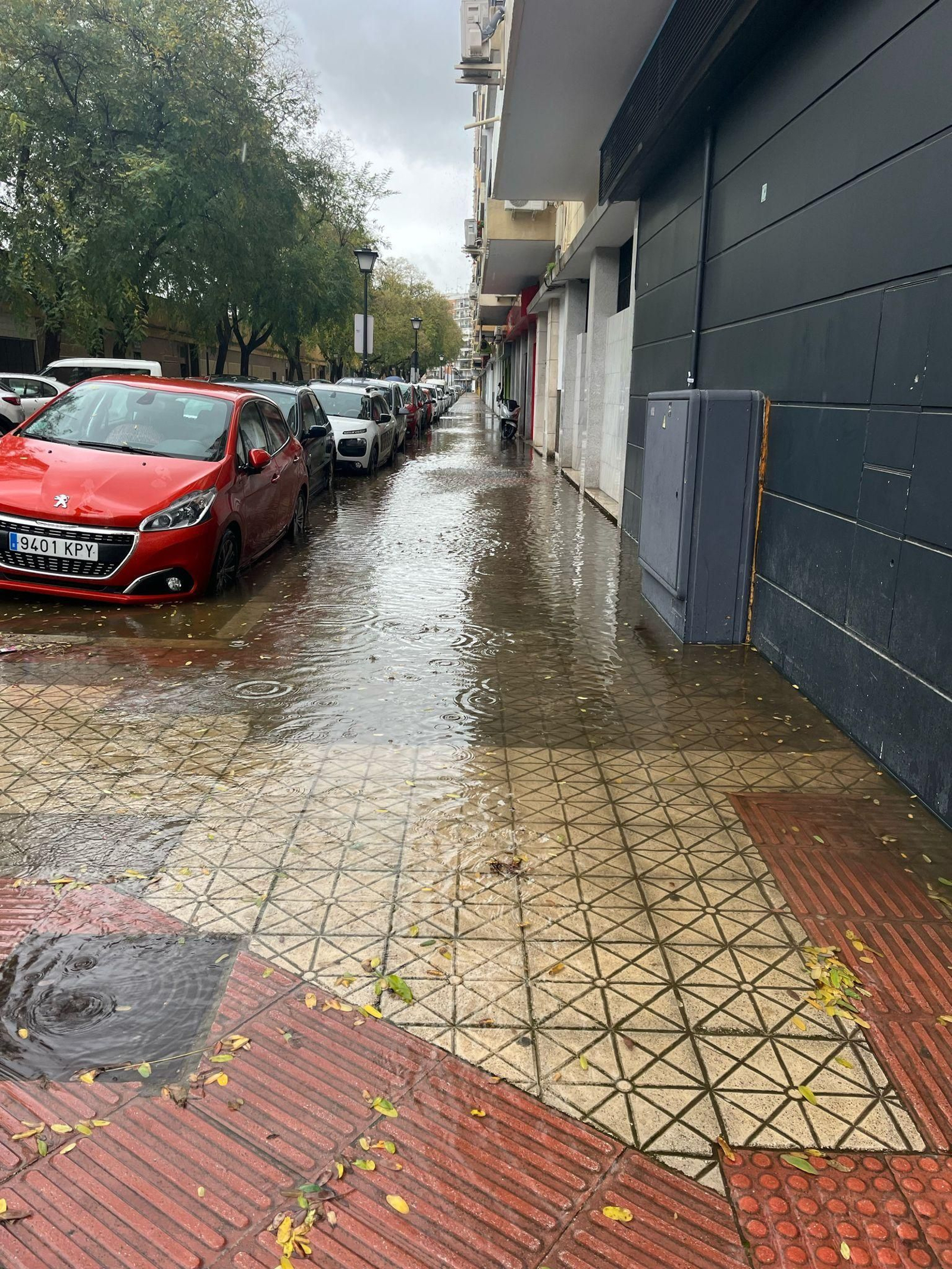 Inundación en la zona de las calles Monzón y Periodista Ramón Resa.