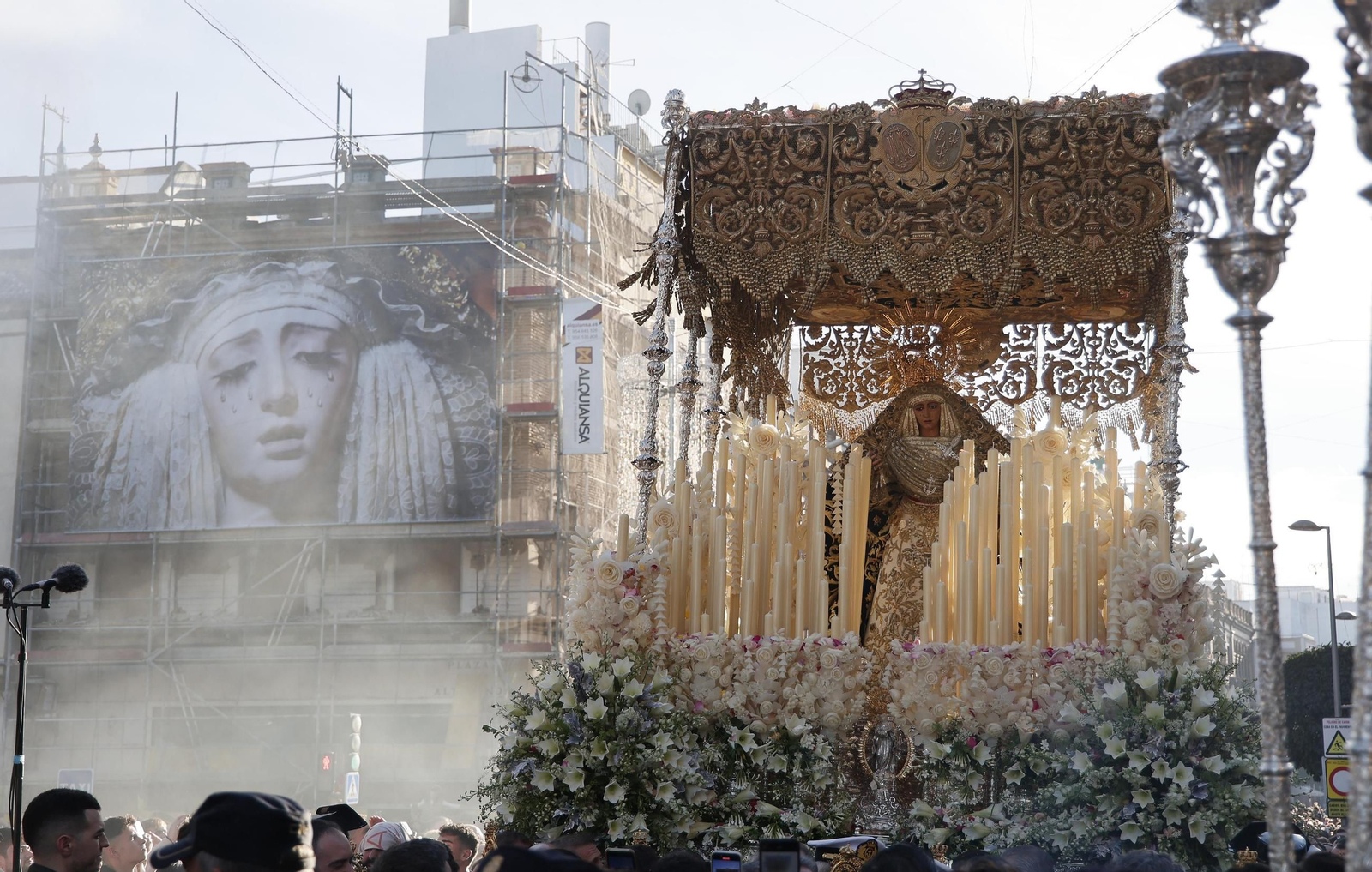 Las imágenes del traslado de la Esperanza de Triana a la Catedral