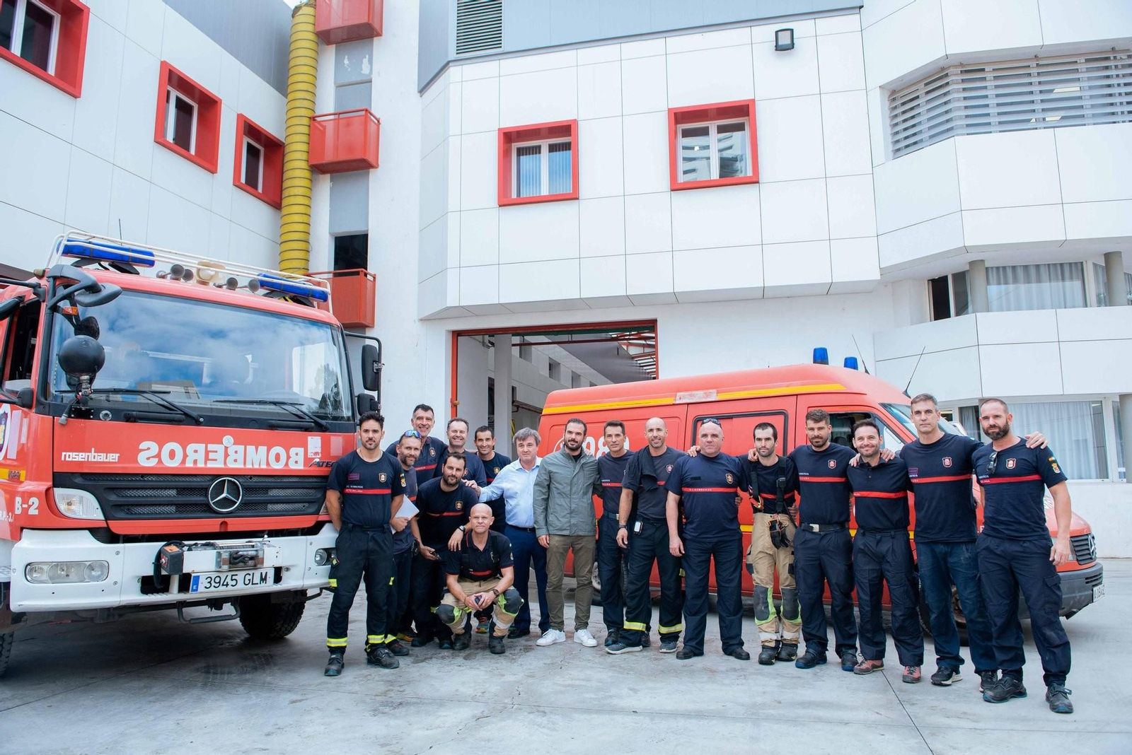 Contingente de bomberos que partieron a Valencia
