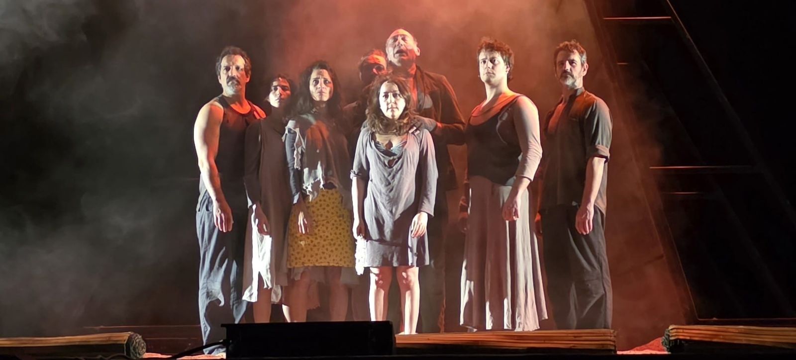 El elenco de actores durante la representación de ‘La Barraca’ en Roquetas de Mar.