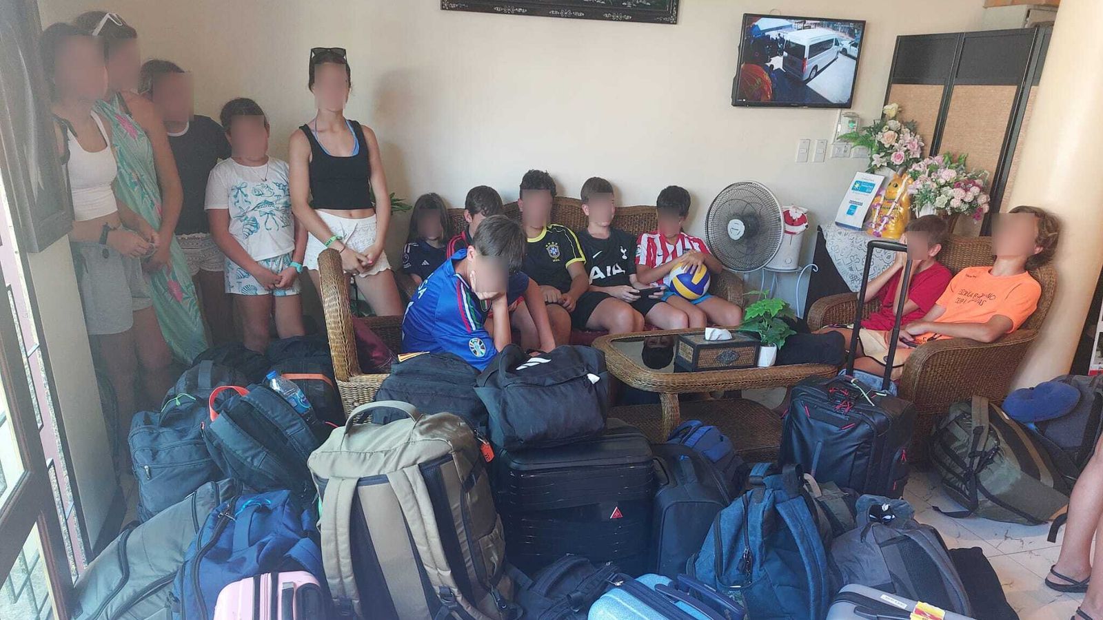 Grupo de malagueños atrapados en Tailandia.