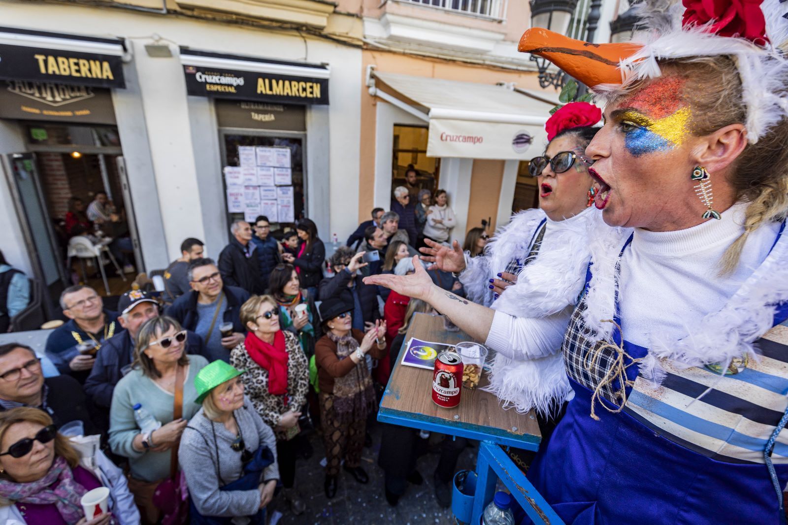 Las imágenes del Domingo de Piñata del Carnaval de Cádiz 2023.