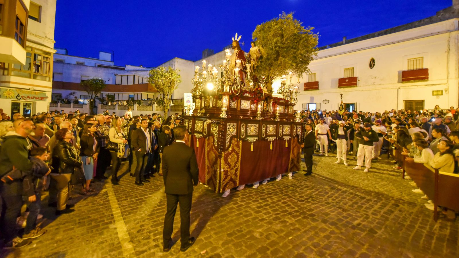 Fotos del Lunes santo en Tarifa: Nuestro Padre Jesús en la Oración en el Huerto y Nuestra Madre de Dios y del Rosario