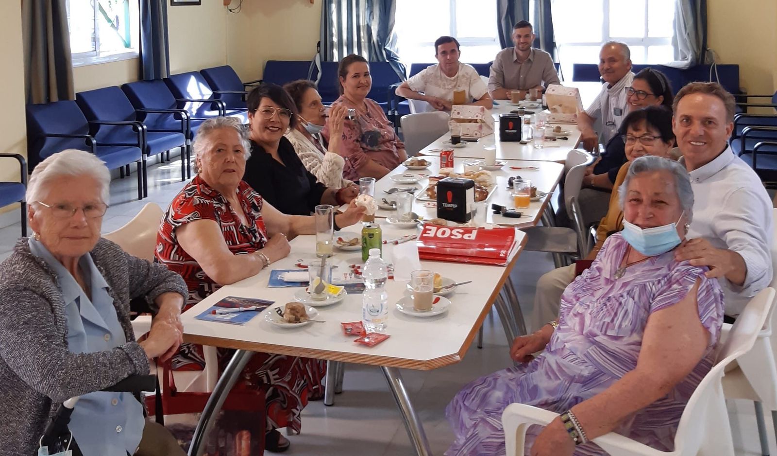 David de la Encina y el PSOE han mostrado su apoyo al colectivo de mayores.