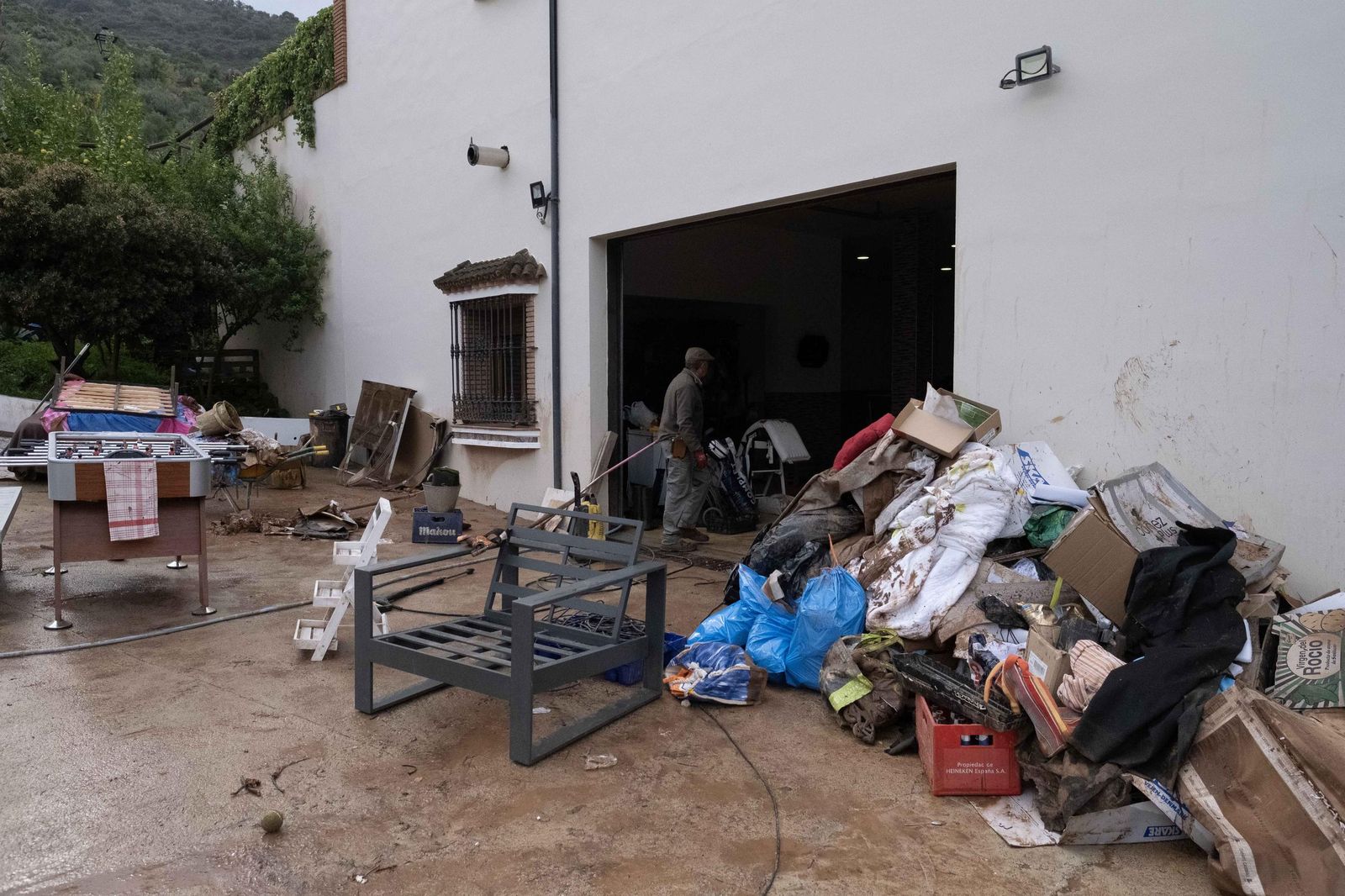 Riada de lodo y piedras en Jimera de Líbar, en fotos
