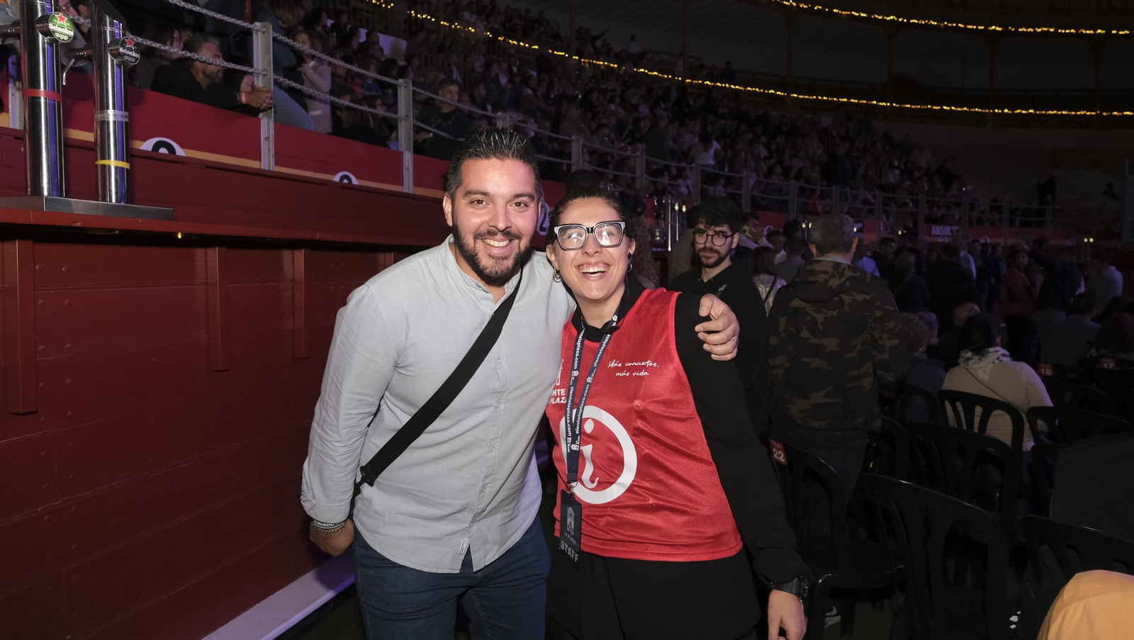 David Bisbal enamora a su Almería en el inicio de la gira 'Todo es Posible en Navidad', en fotografías