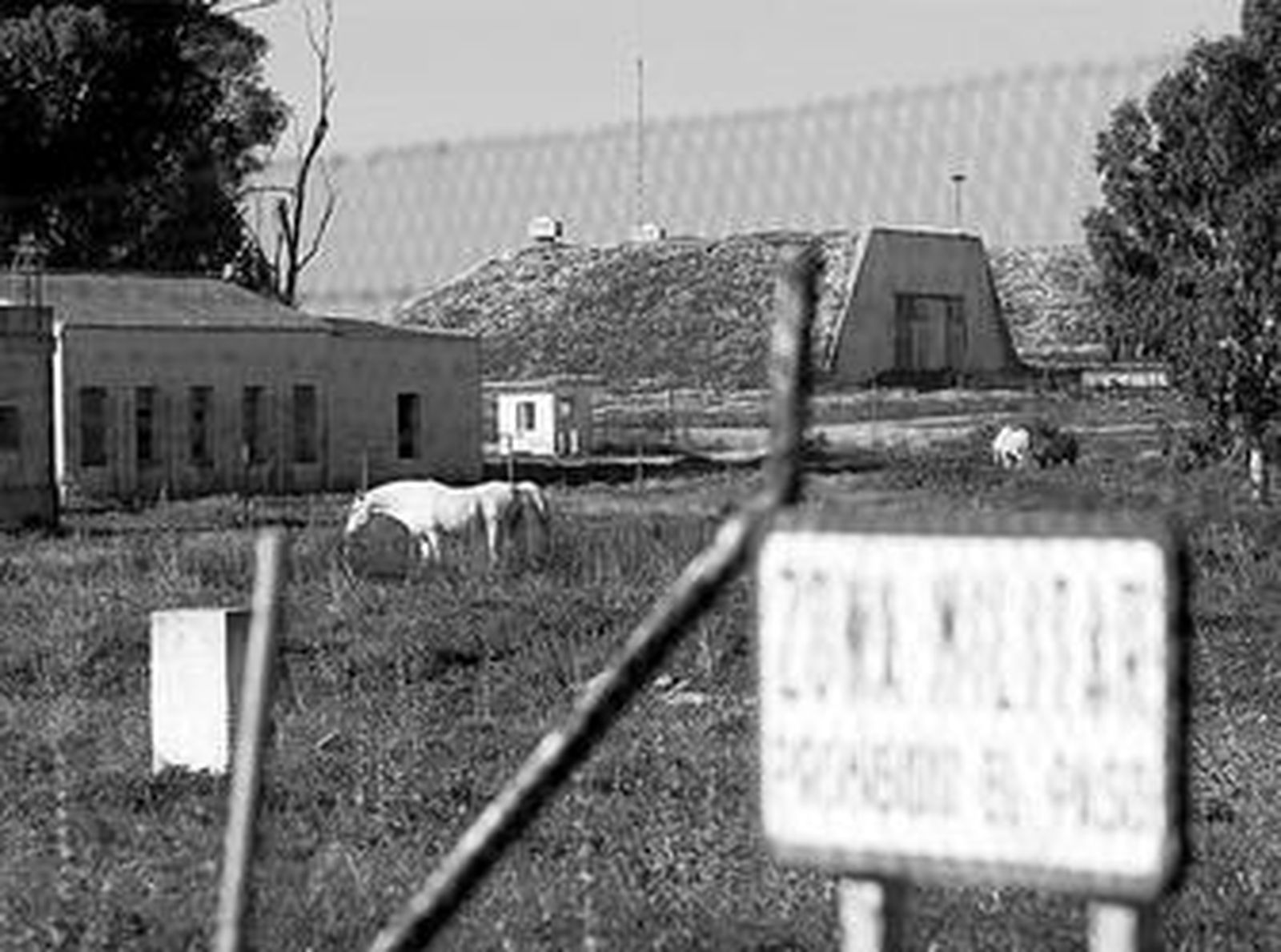 Terrenos militares de los polvorines de Fadricas, vallados para impedir el acceso.