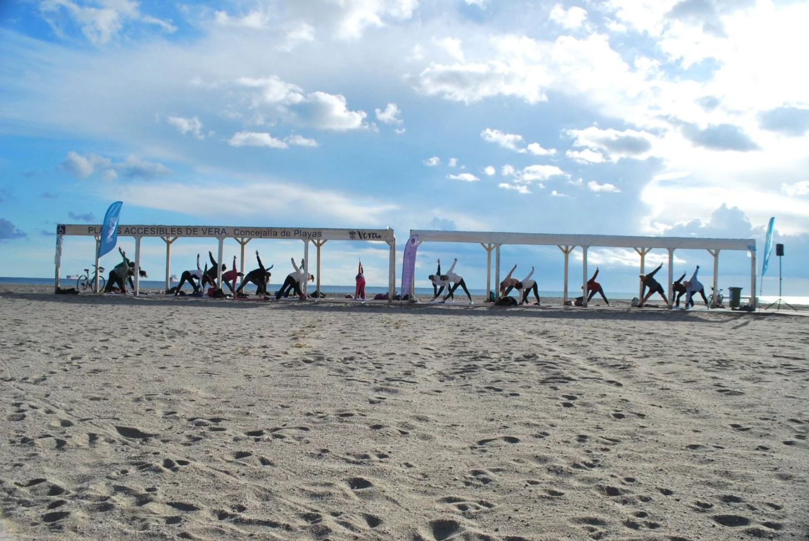 Las playas de Vera se llenan de arte y deporte con el éxito de 'Tus Playas de Invierno