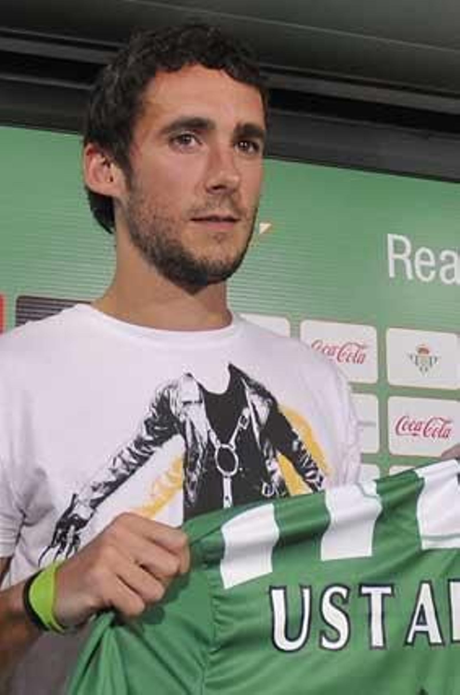 Ustaritz (defensa)
Edad:28
Temp. en el club:1ª
Goles en 10-11:0
Contraro hasta:2012

Foto: D.S.