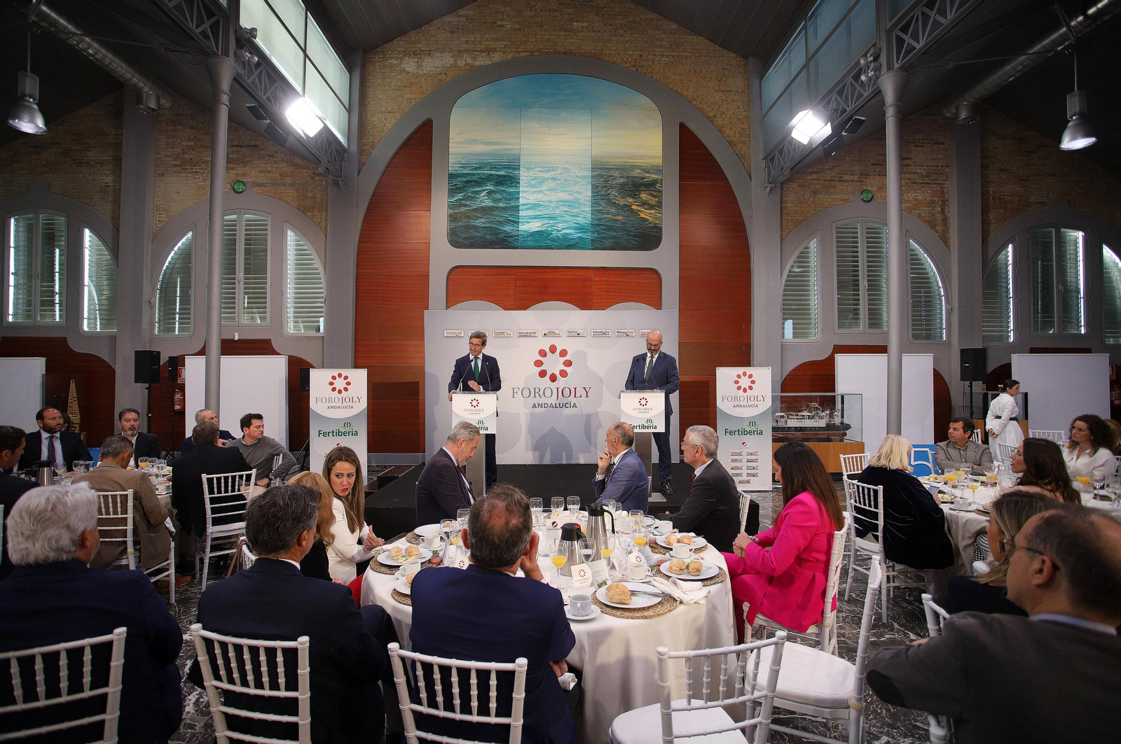 Imágenes del desayuno-coloquio con Jorge Paradela en el Foro Joly Andalucía