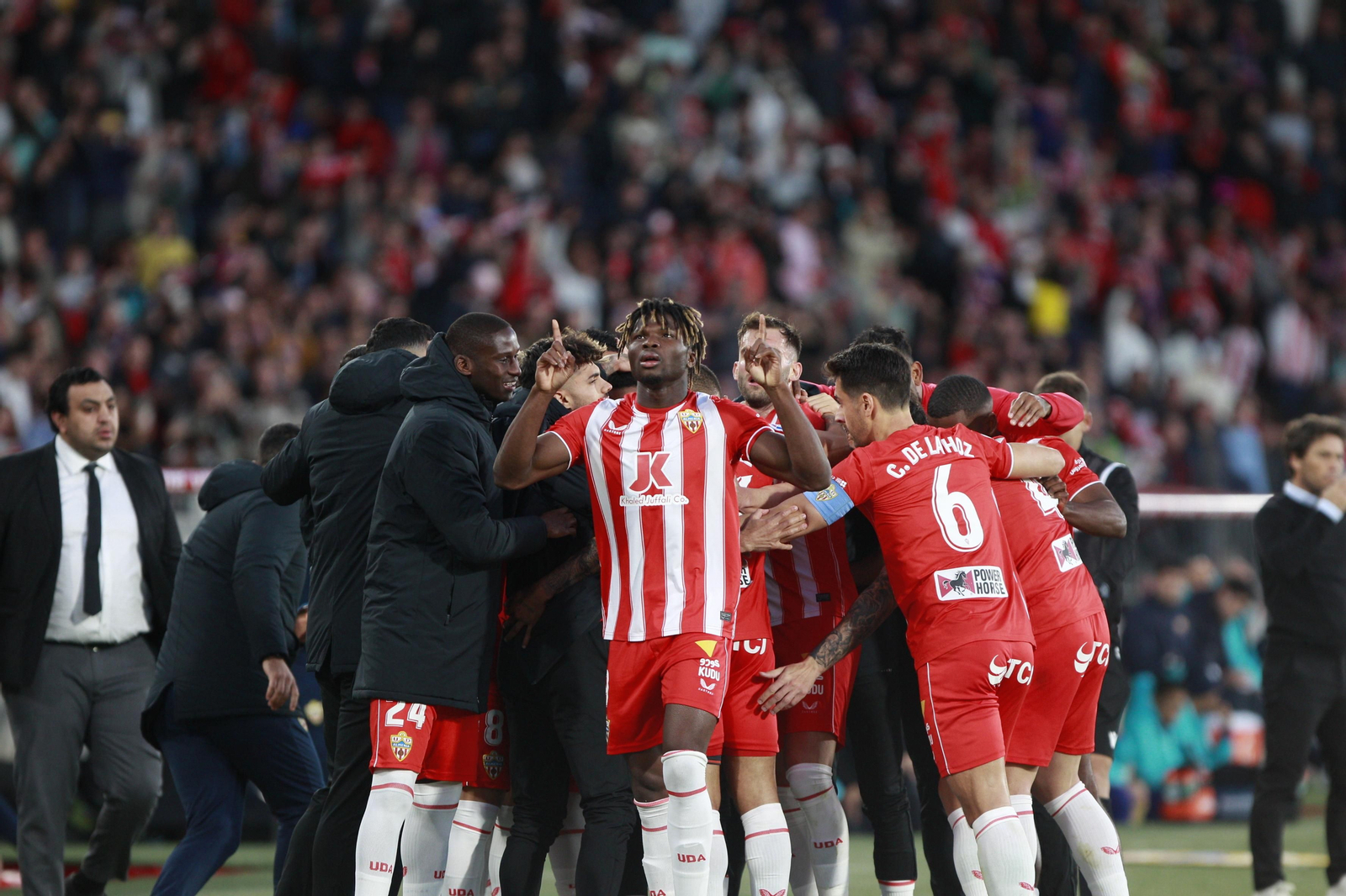 Imágenes de la victoria de la U.D. Almería ante el F.C. Barcelona