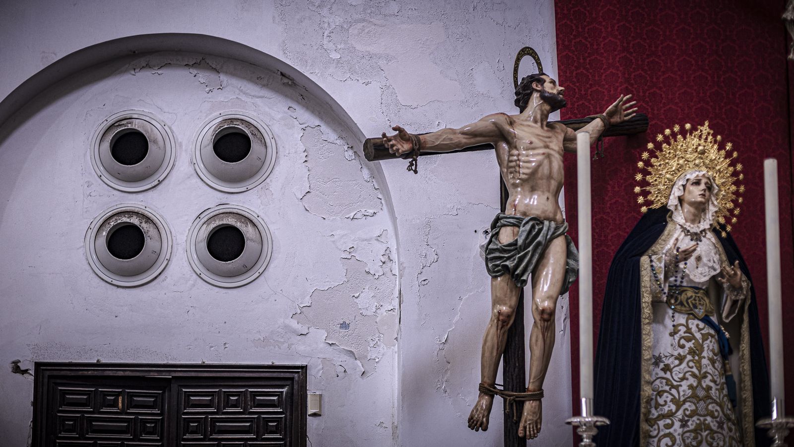 Las imágenes de los efectos de la lluvia en la Parroquia de Santa Cruz (Catedral Vieja) de Cádiz