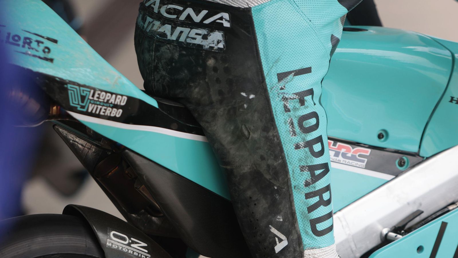 Imágenes de boxes en los entrenamientos del Viernes de Moto3 en Jerez