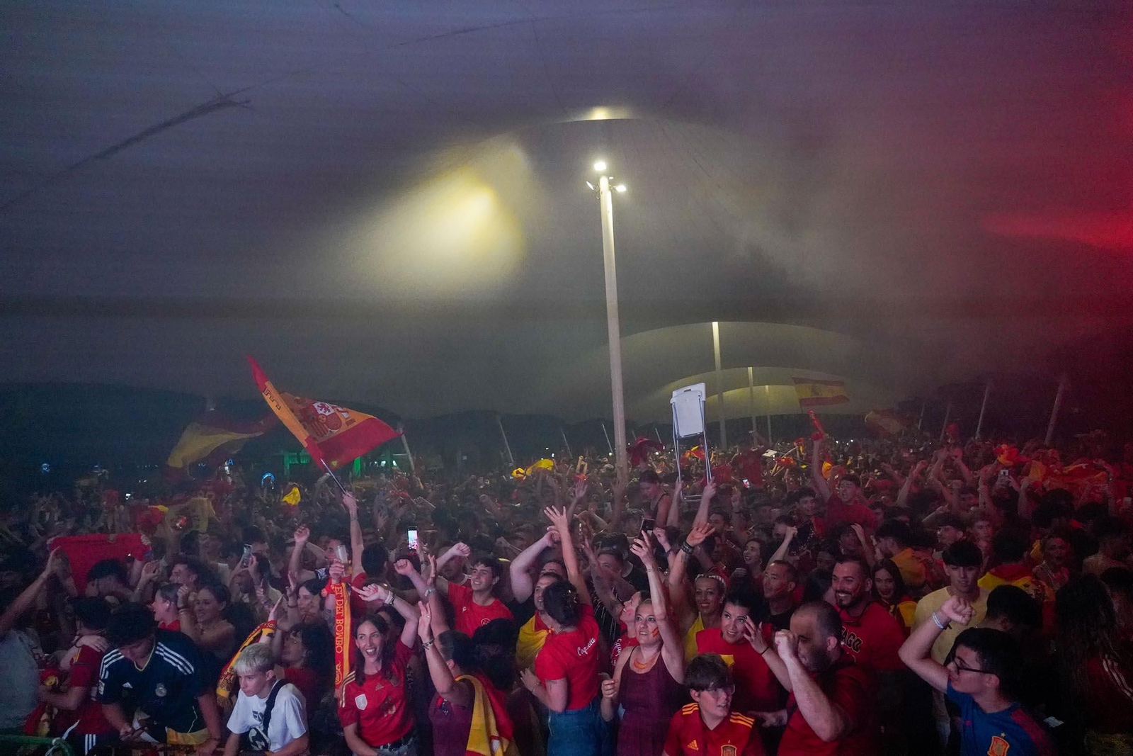 Imágenes del ambiente durante la final de la Eurocopa entre España e Inglaterra Imágenes del ambiente durante la final de la Eurocopa entre España e Inglaterra