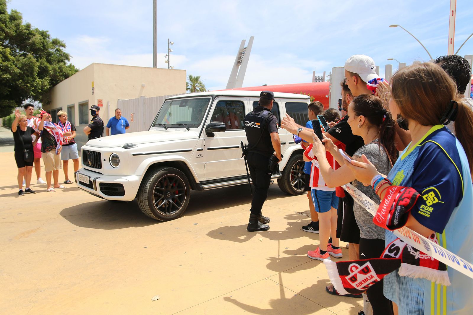 Fotogalería de la llegada de la UDA al aeropuerto de Almería