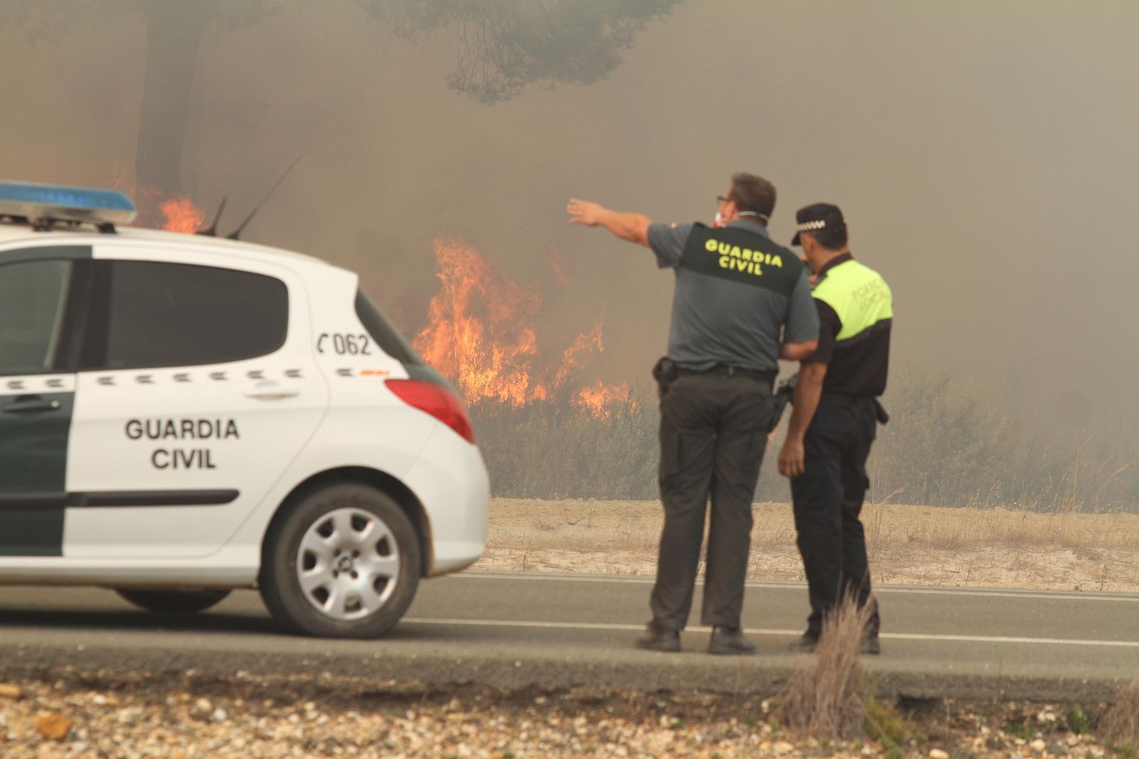 Las imágenes del incendio en Moguer y Mazagón