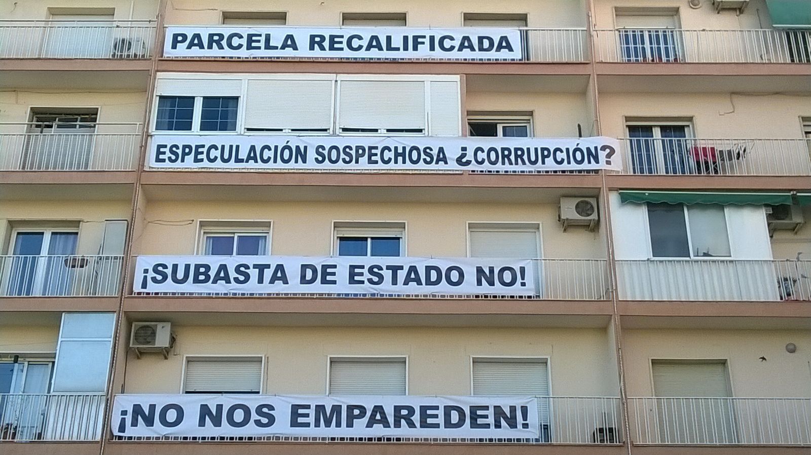Los vecinos del solar se muestran contrarios a que se edifique en esta zona.