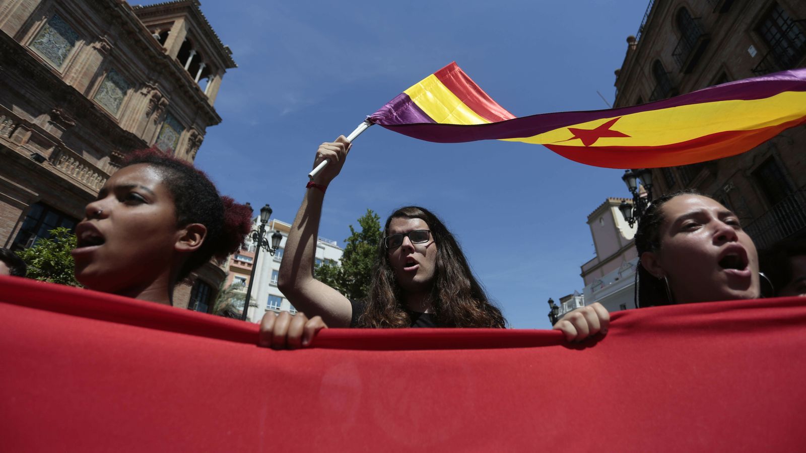 las imágenes de la  manifestación del Primero de Mayo en Sevilla