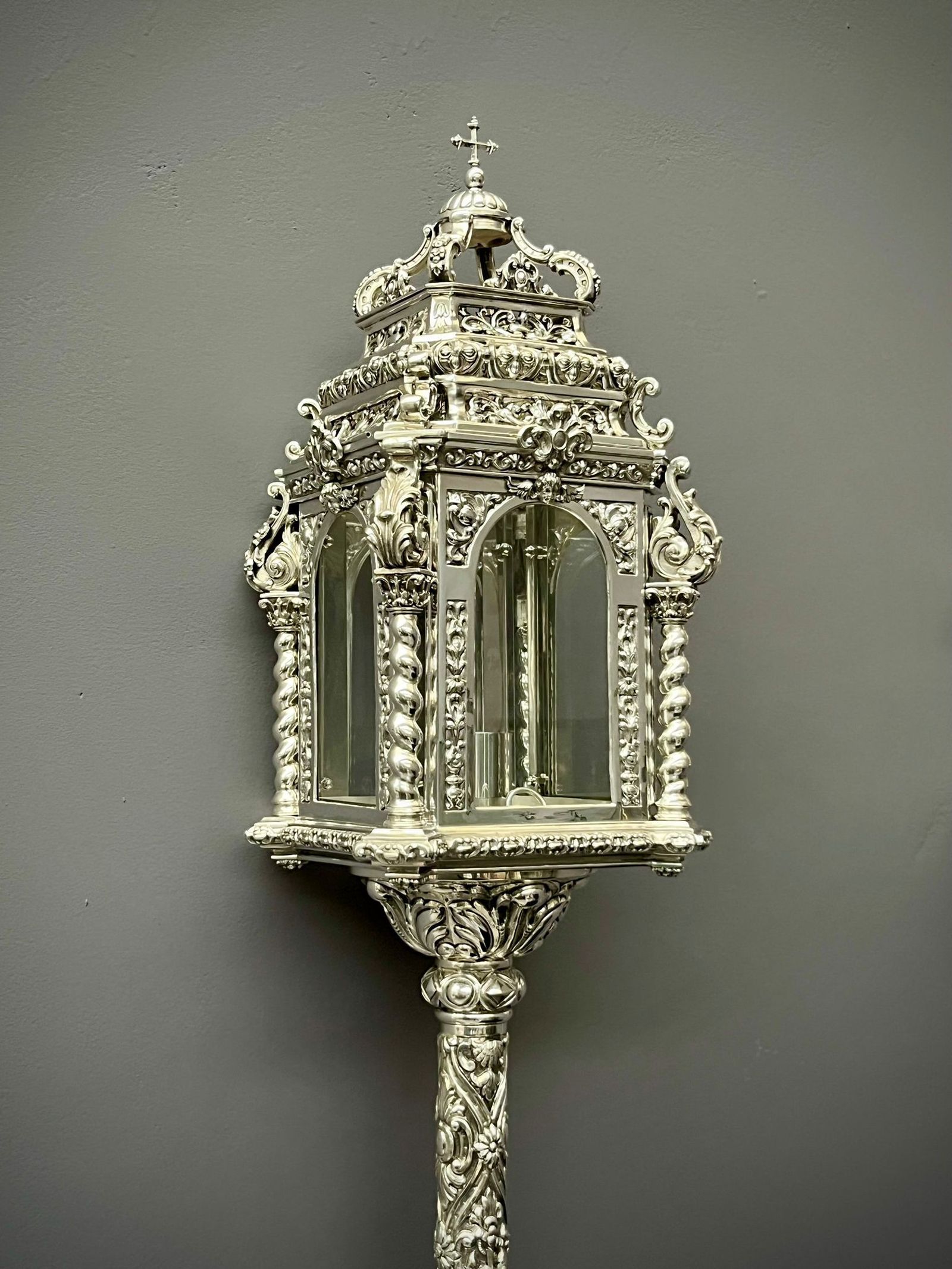 Imagen de uno de los faroles