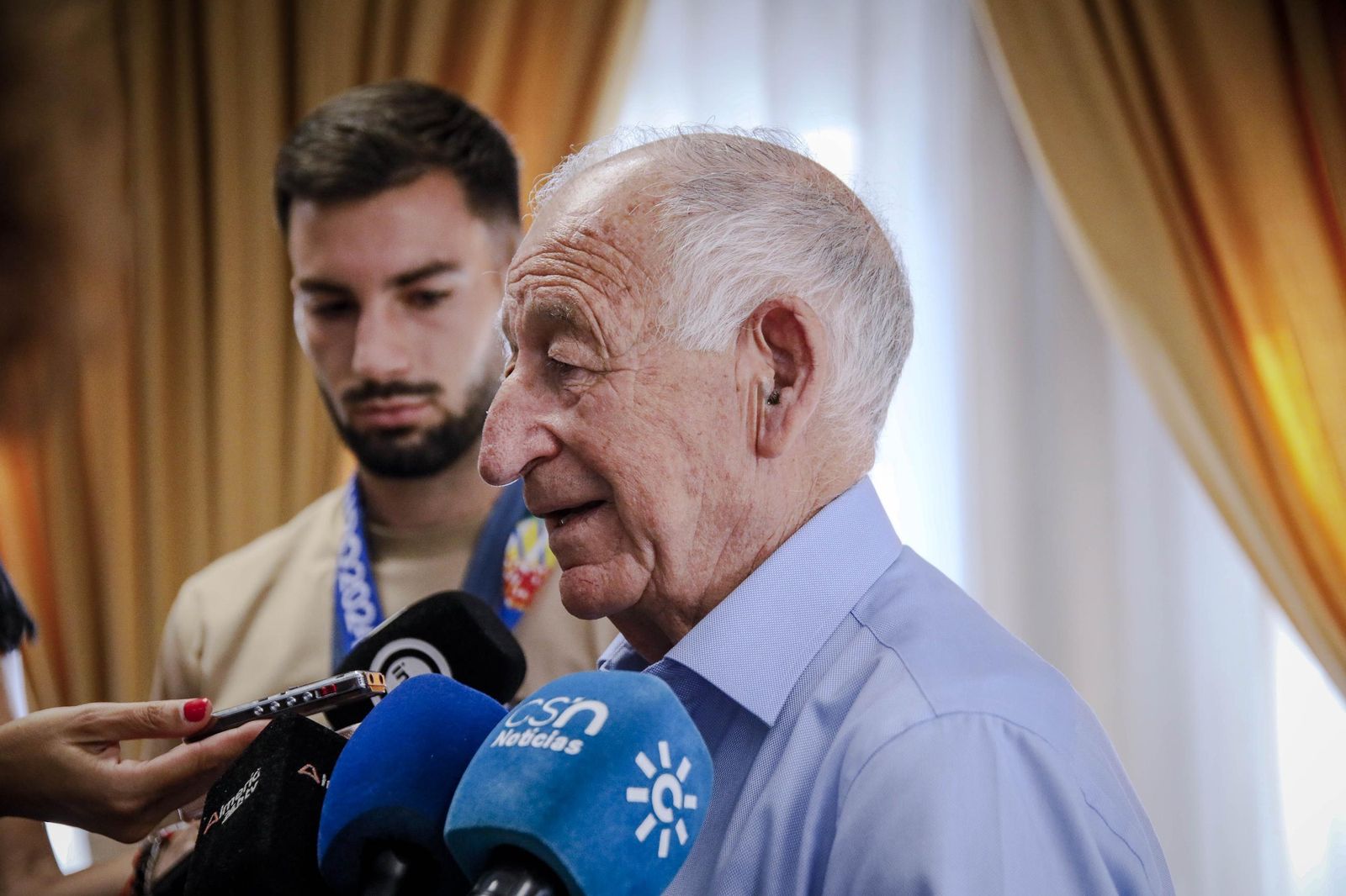 Álex Baena en el Ayto de Roquetas de Mar, en imágenes