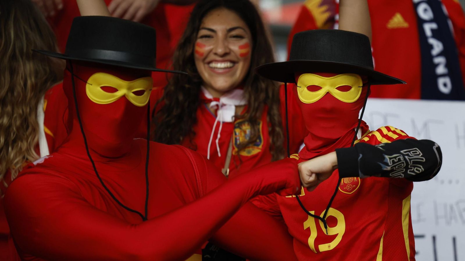 Las fotos de los aficionados de España e Inglaterra antes de la final