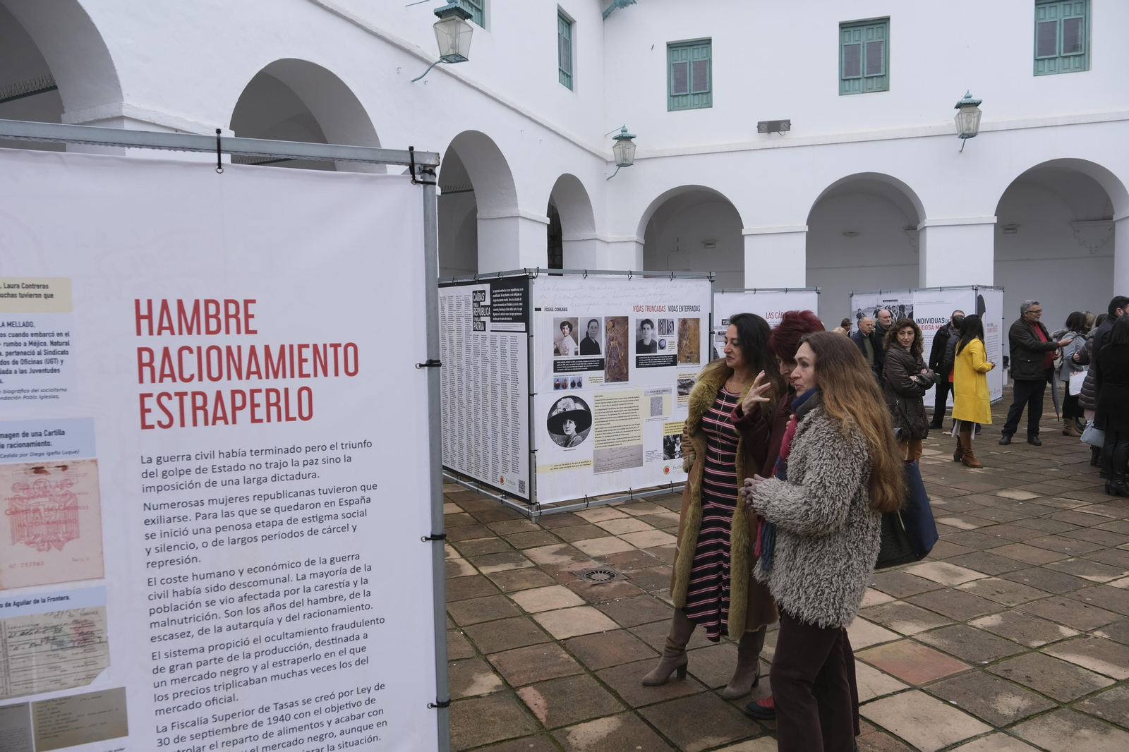 La exposición 'Historia y memoria con nombre de mujer' en imágenes
