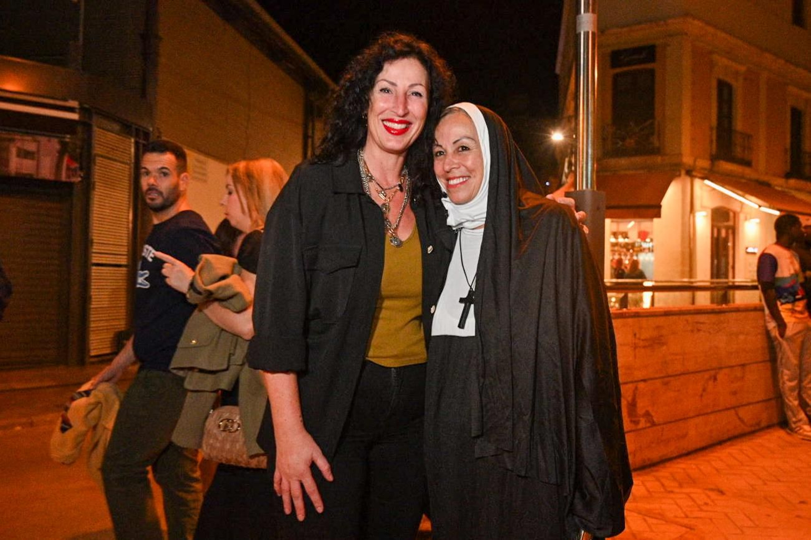 Búscate en las fotos de la Noche en Negro de Almería