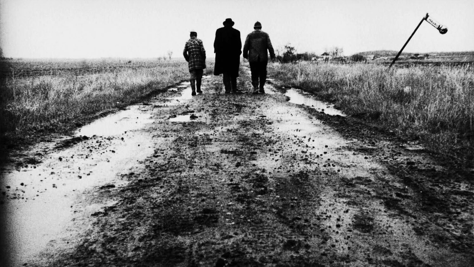 Una imagen de 'Satántángó' (1994).