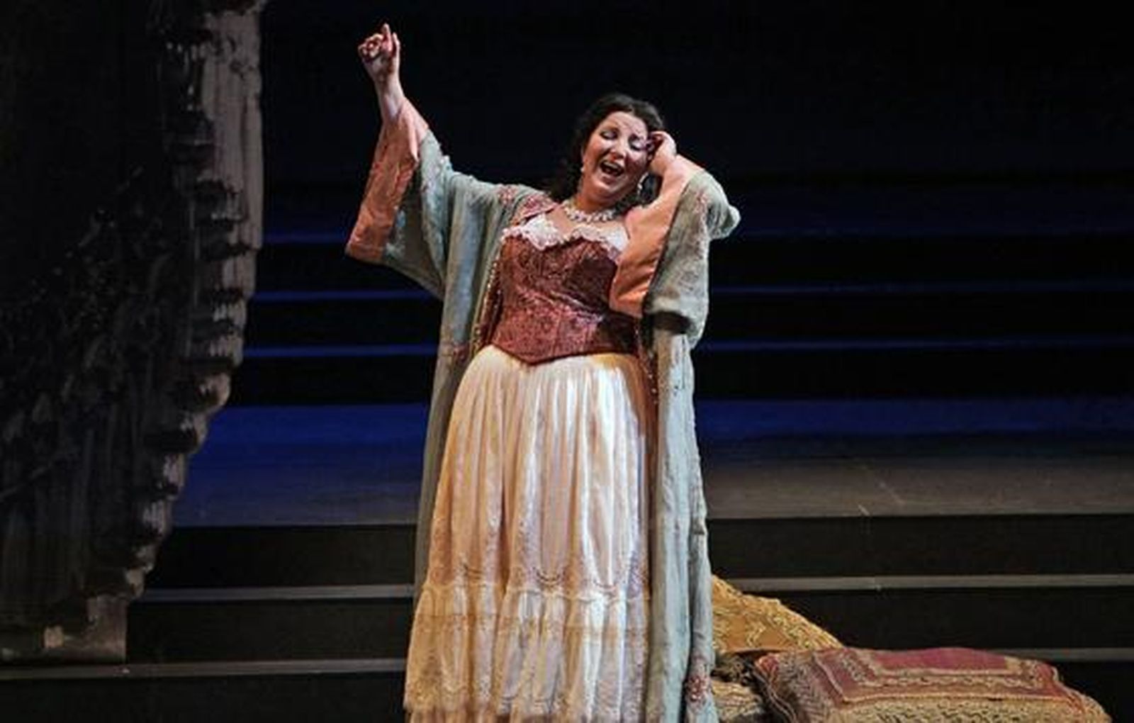 Una imagen del ensayo general de 'La Traviata' en el Teatro de la Maestranza. / Antonio Pizarro

Foto: Antonio Pizarro