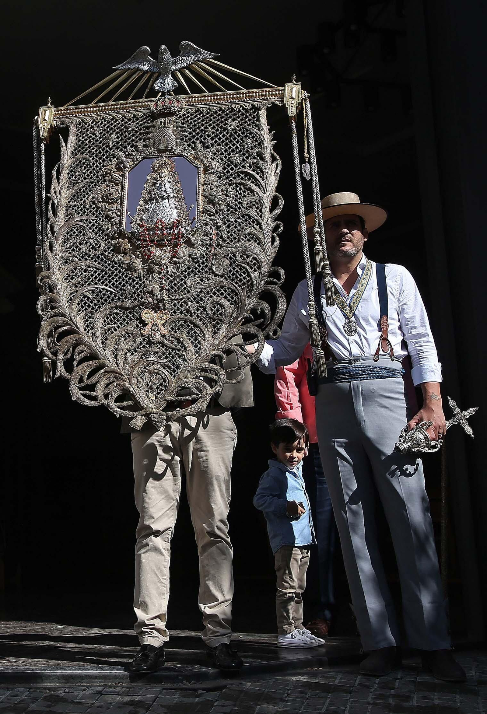 El comienzo de la peregrinación de la Hermandad del Rocío de Algeciras, en imágenes