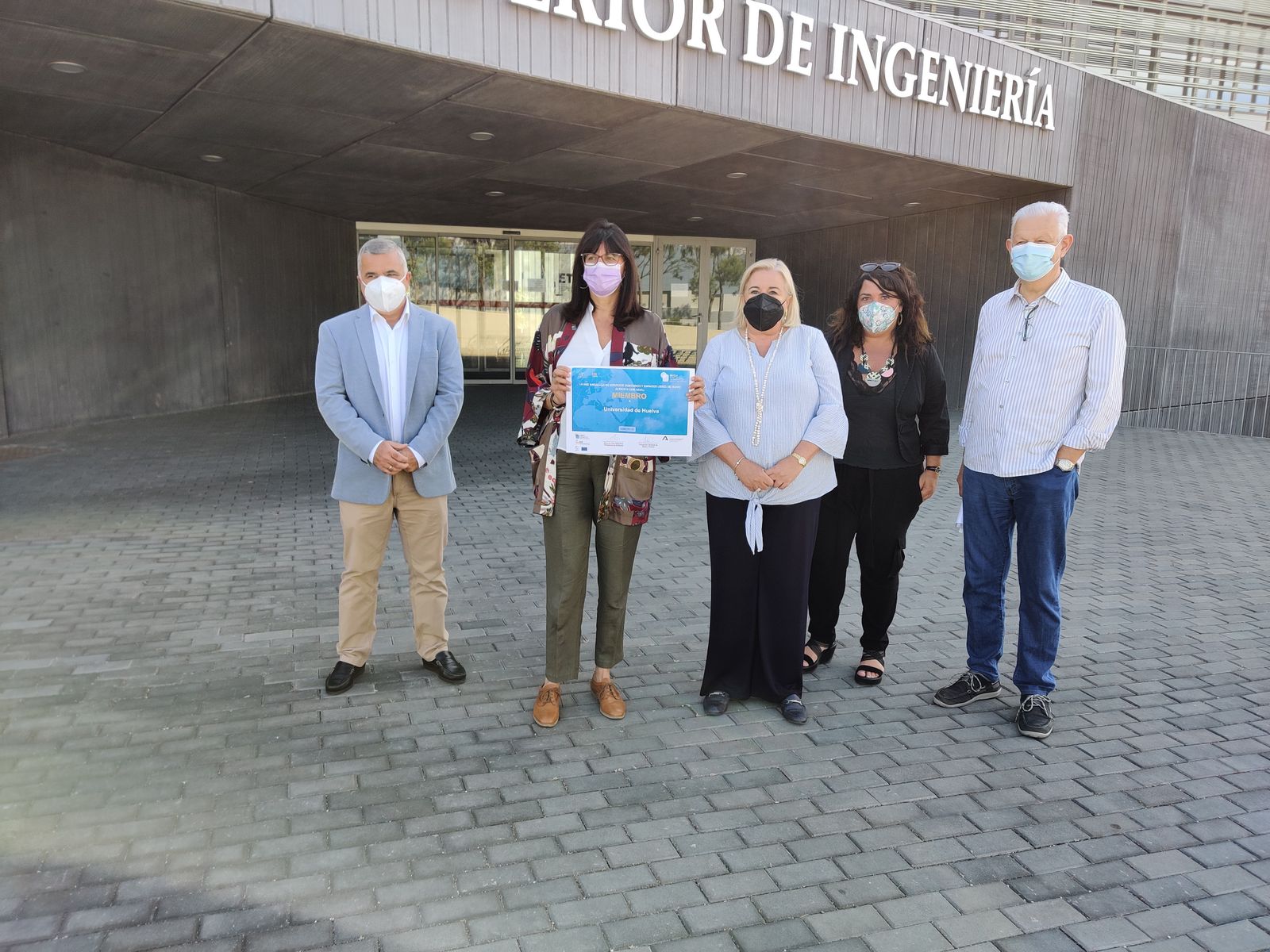 María Luisa Peña y Manuela Caro tras la firma de la adhesión a Universidades sin humo.