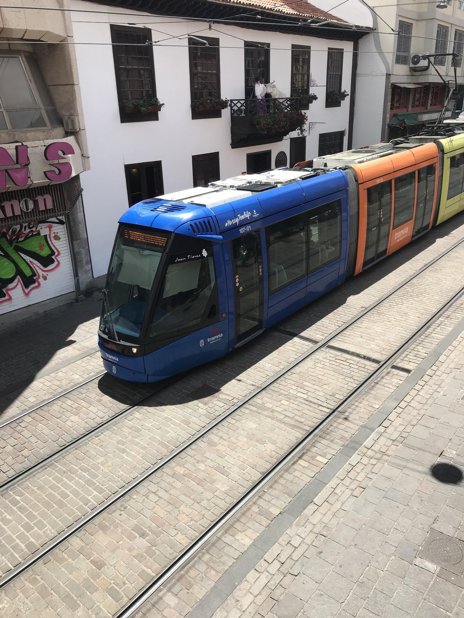 29. El tranvía que recorre Santa Cruz.