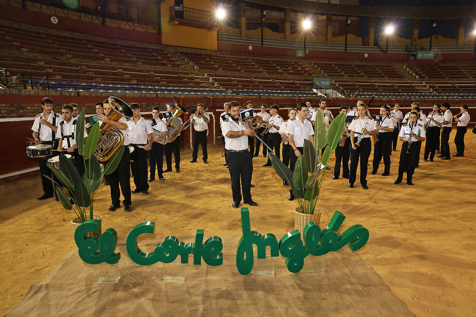 Imágenes del ambiente en la entrega de la XXXII edición de los premios taurinos "El Cabezo"