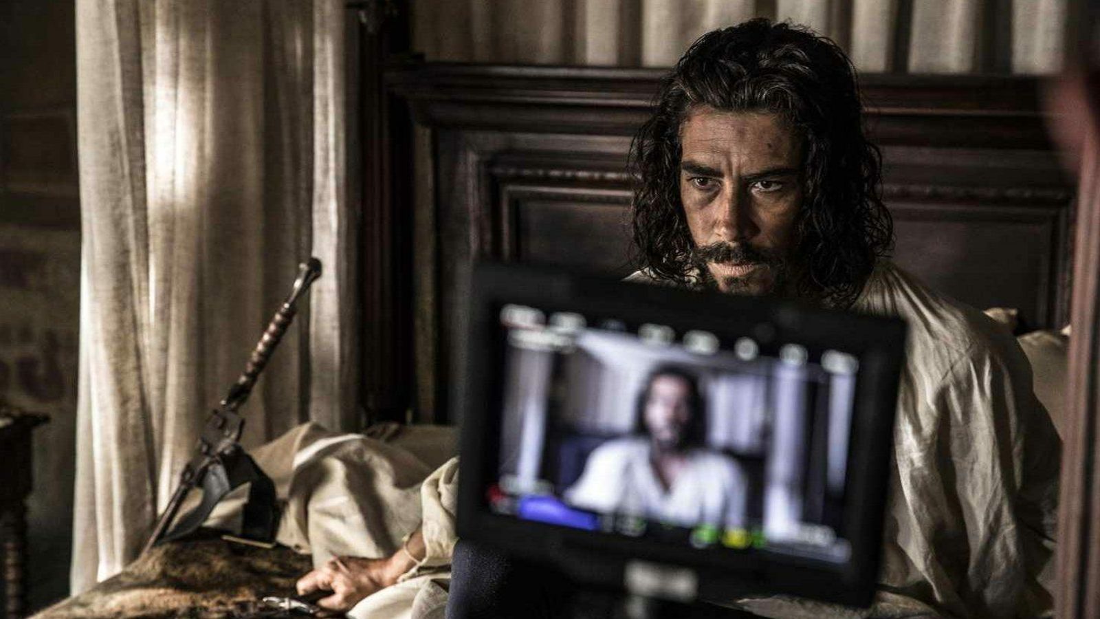 Óscar Jaenada como Hernán Cortés