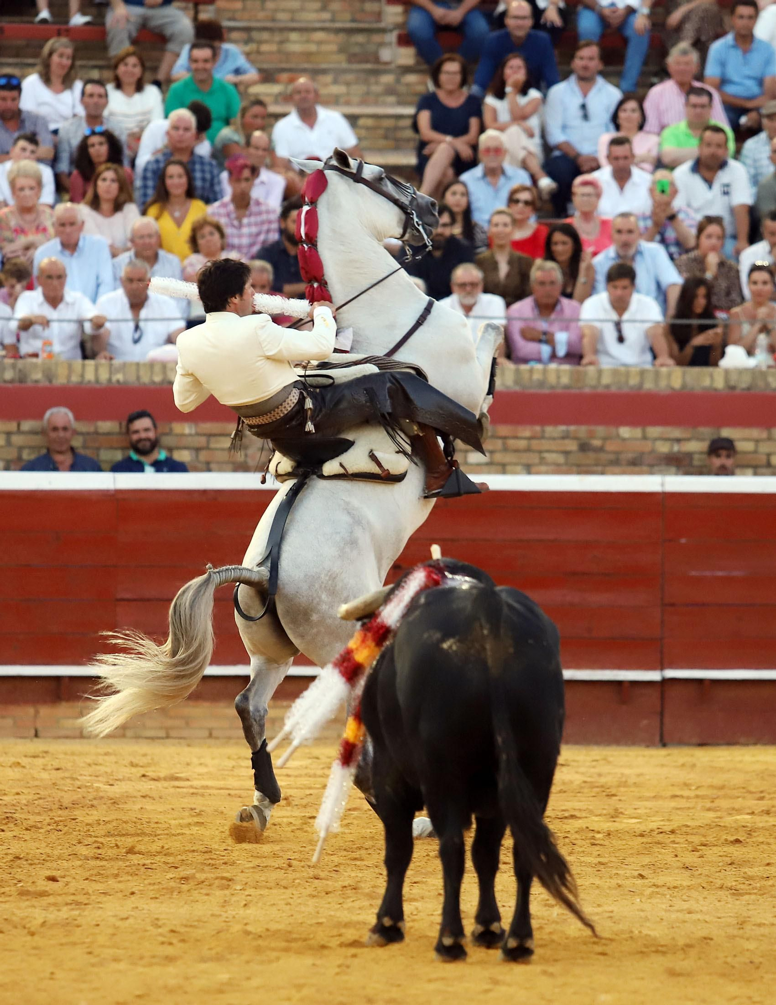 Imágenes de Andrés Romero y Diego Ventura en el rejoneo de la Plaza de Toros La Merced