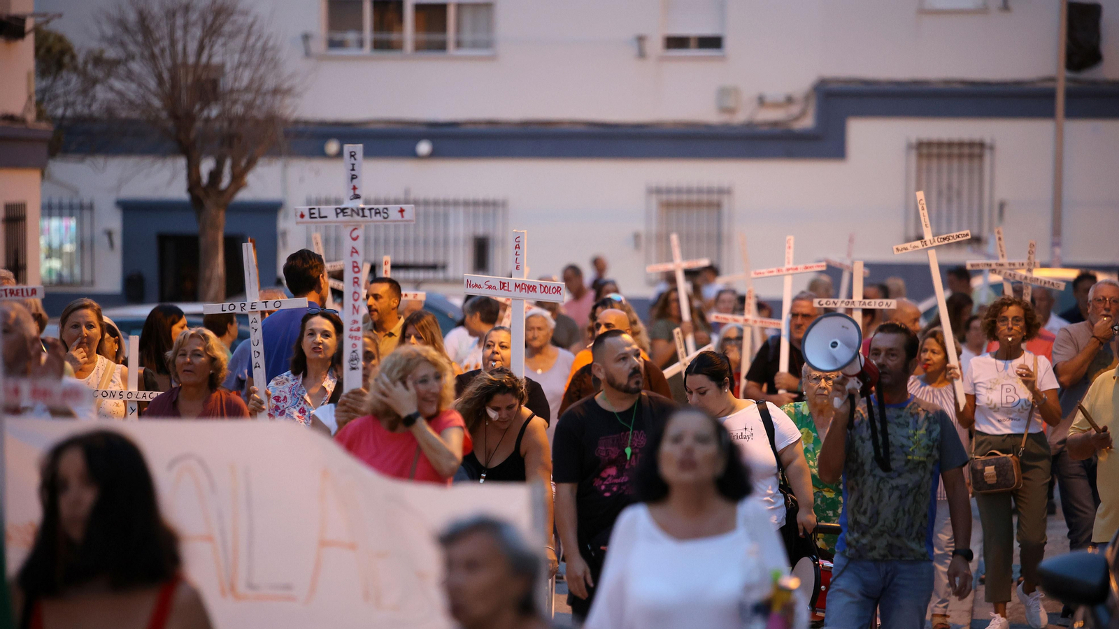 Manifestación de los vecinos de La Asunción de Jerez por los retrasos de la rehabilitación de sus bloques