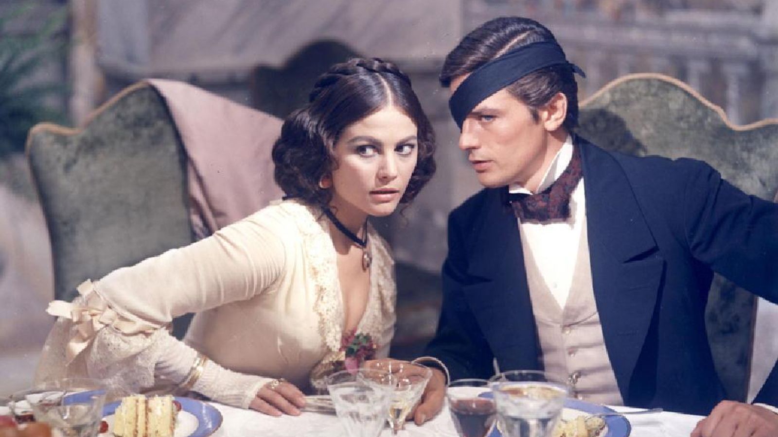 Los intérpretes Claudia Cardinale y Alain Delon en 'El gatopardo' de Luchino Visconti.