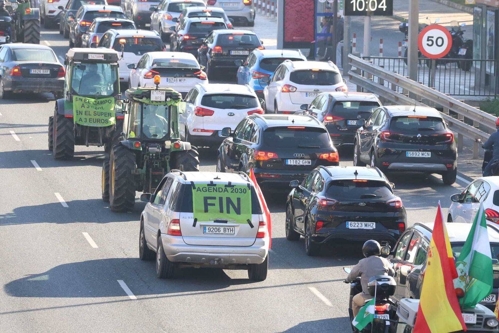 La entrada de los tractores en Málaga capital, en fotos