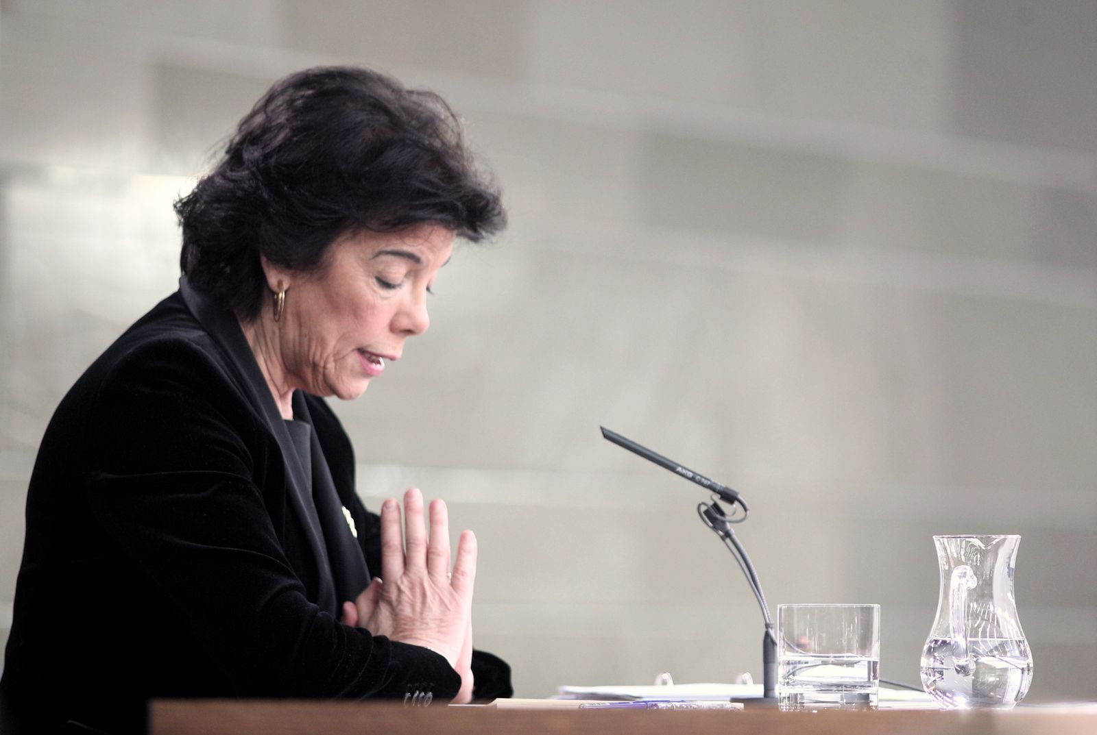 La portavoz y ministra de Educación en funciones, Isabel Celaá, durante la rueda de prensa tras el Consejo de Ministros en La Moncloa.